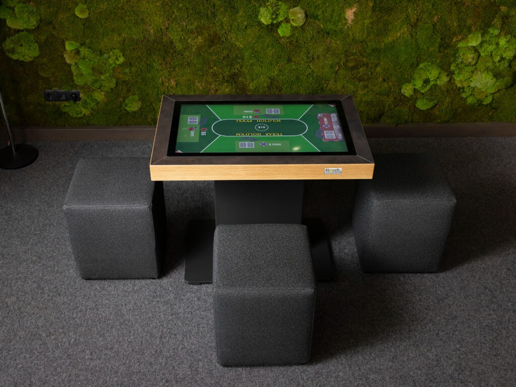 4touch-compact 4Touch Compact digitaler Spieltisch auf einer Messe